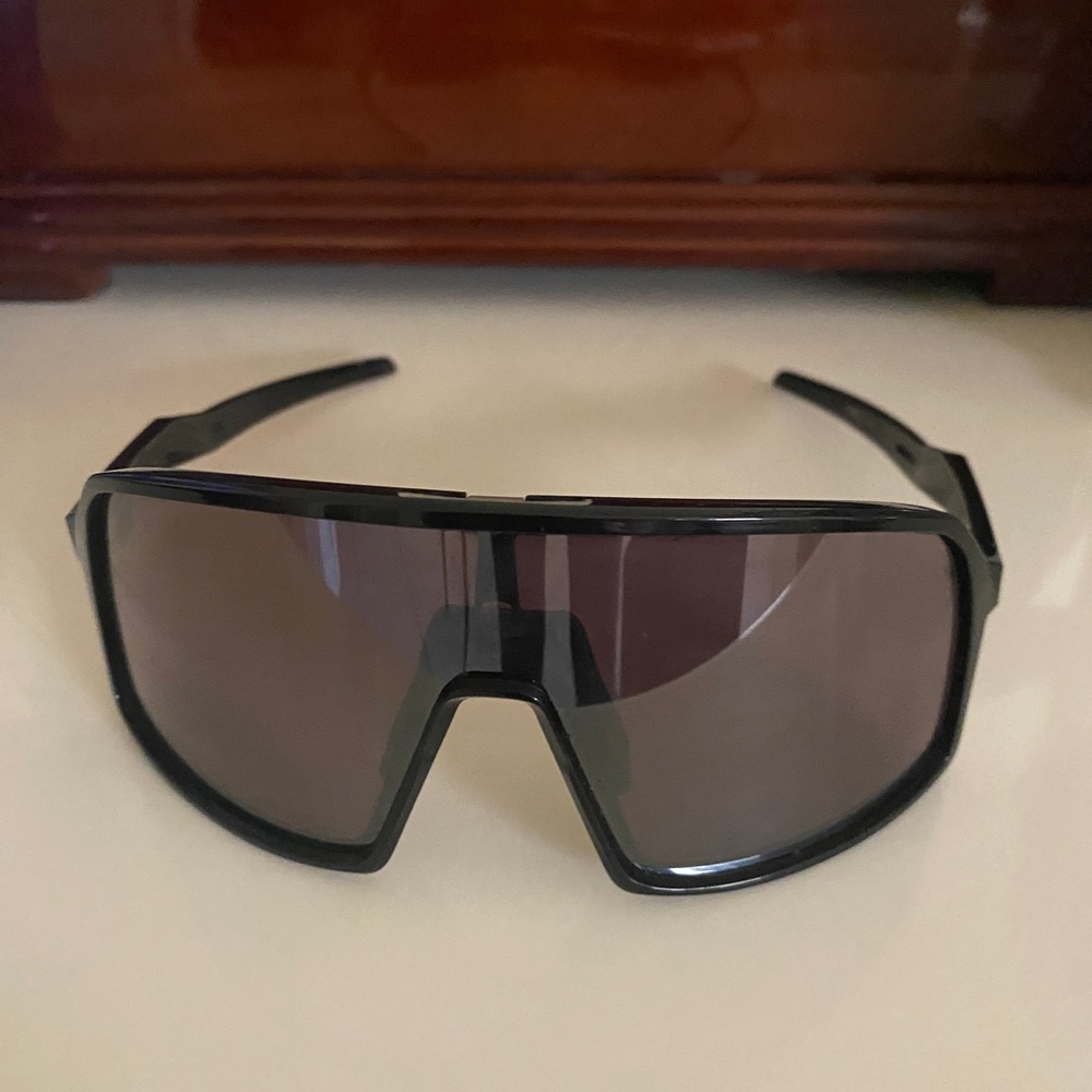 Oakley Sutro S